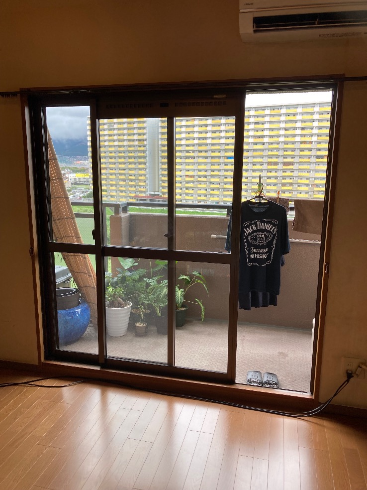 福岡市早良区 内窓設置前の掃き出し窓