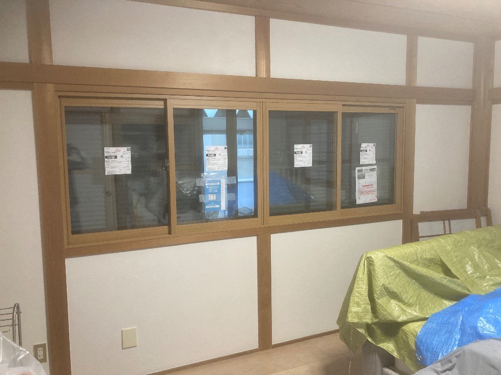 大阪府柏原市の内窓(二重窓)工事 腰窓に4枚建ての内窓を取り付けた施工後