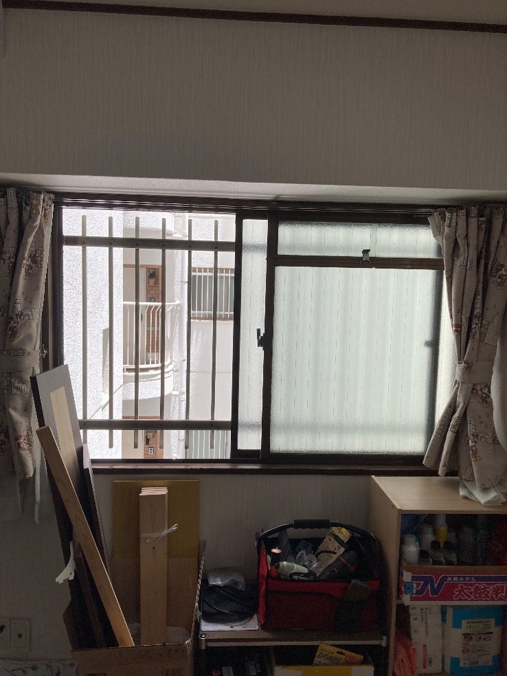 福岡市中央区の内窓(二重窓)工事 物置部屋腰窓 施工前