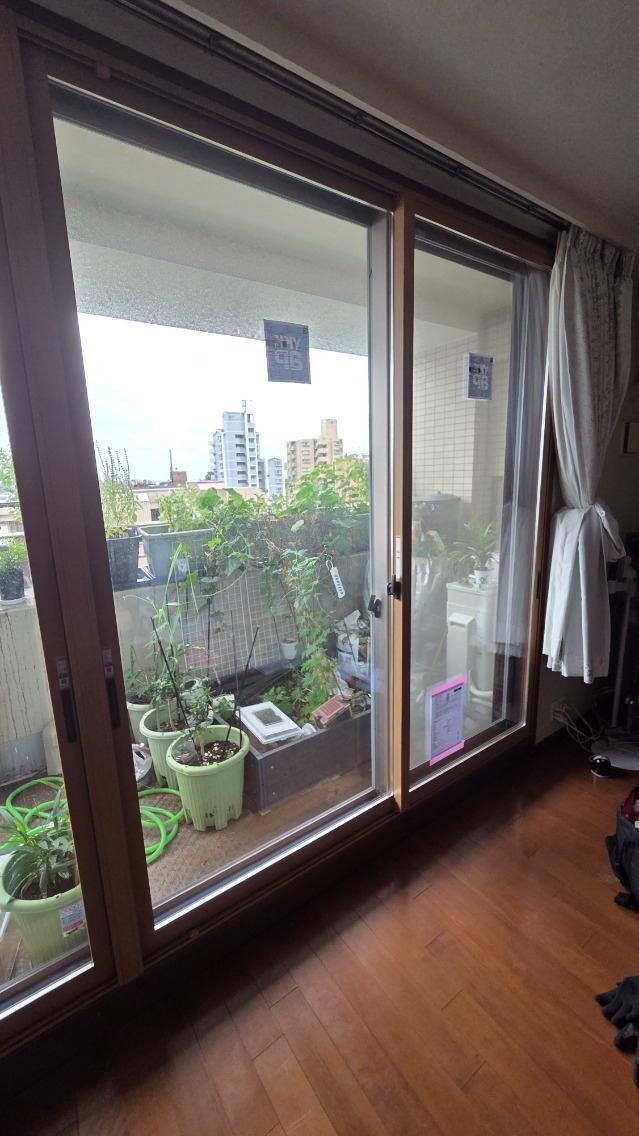 愛知県名古屋市天白区のマンション、掃き出し窓の内窓を横から見た施工後の様子