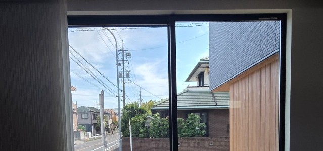 愛知県名古屋市緑区の戸建て、リビングの掃き出し窓。内窓を取り付ける前の様子
